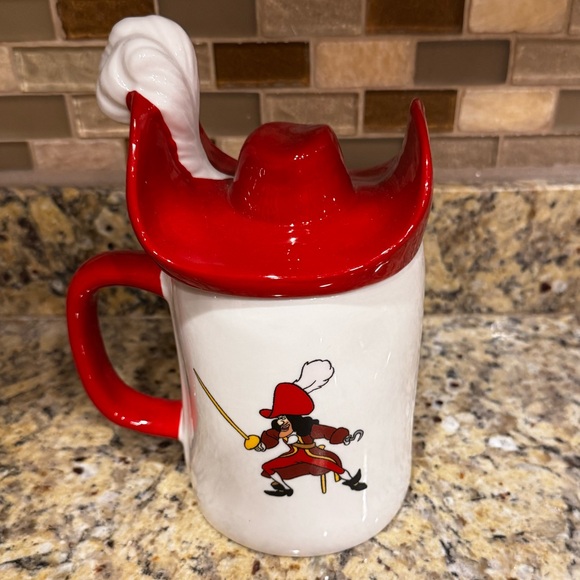 NWOT Disney are Dunn Captain Hook Mug with Hat Topper Lid - Picture 3 of 6